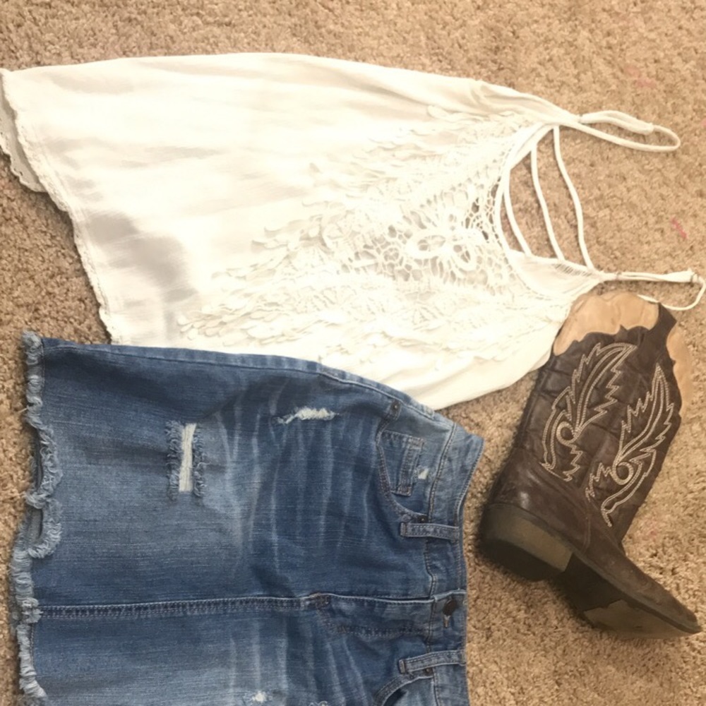 White Strappy top 😍